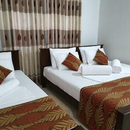 A And D Holiday Inn Anuradhapura Exterior foto