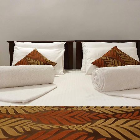 A And D Holiday Inn Anuradhapura Exterior foto
