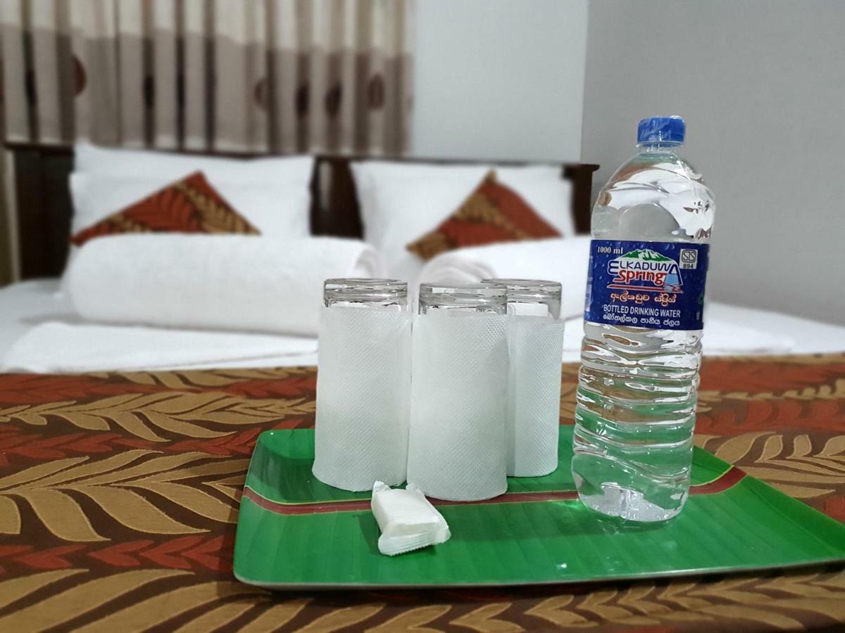 A And D Holiday Inn Anuradhapura Exterior foto