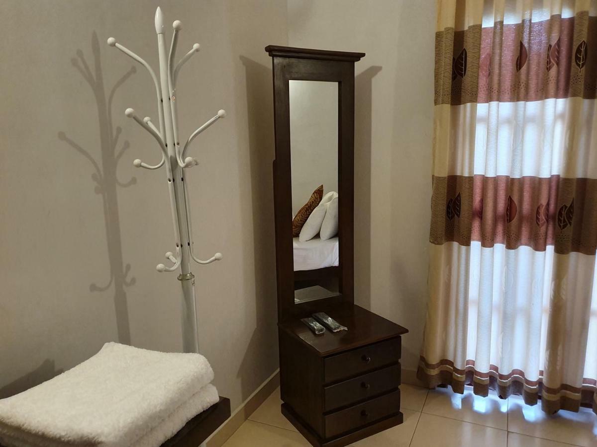 A And D Holiday Inn Anuradhapura Exterior foto