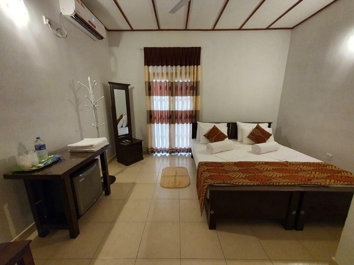 A And D Holiday Inn Anuradhapura Exterior foto