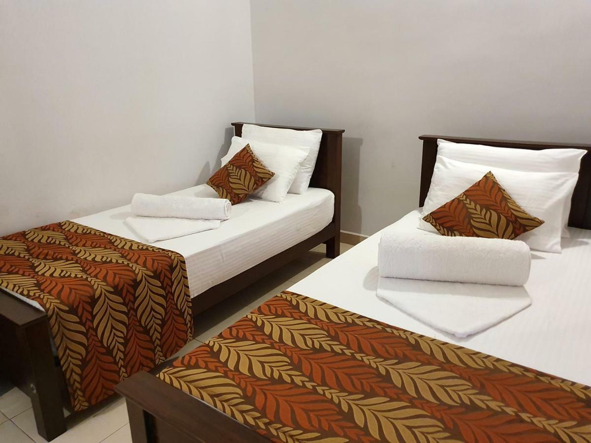 A And D Holiday Inn Anuradhapura Exterior foto
