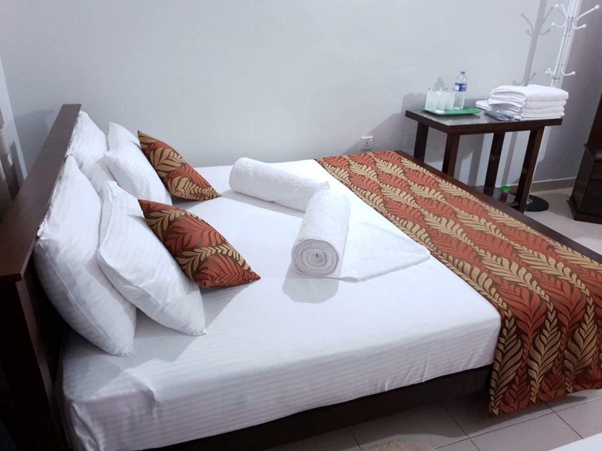 A And D Holiday Inn Anuradhapura Exterior foto