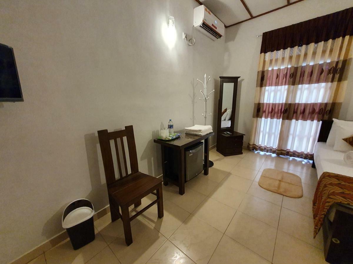 A And D Holiday Inn Anuradhapura Exterior foto