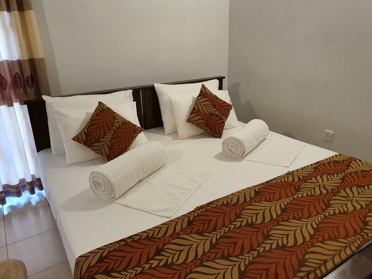 A And D Holiday Inn Anuradhapura Exterior foto