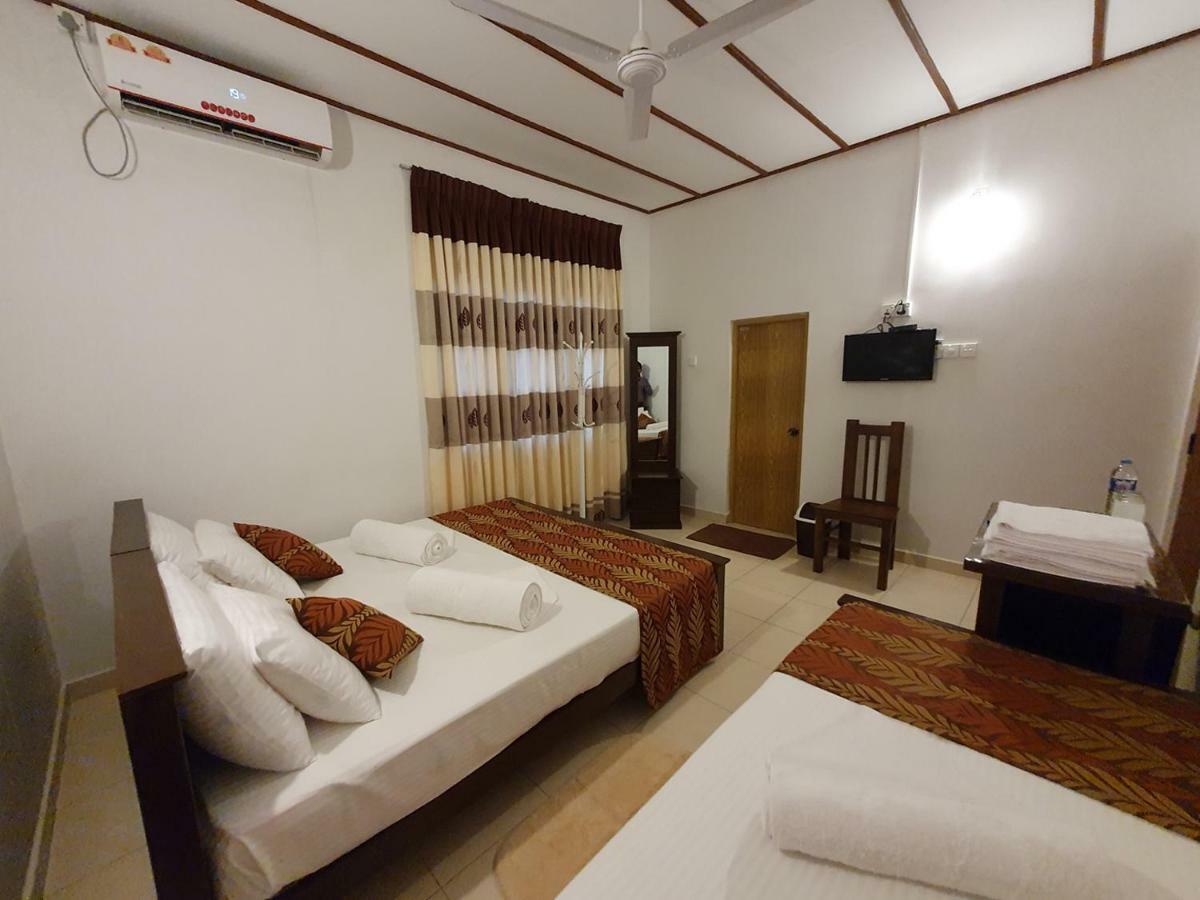 A And D Holiday Inn Anuradhapura Exterior foto