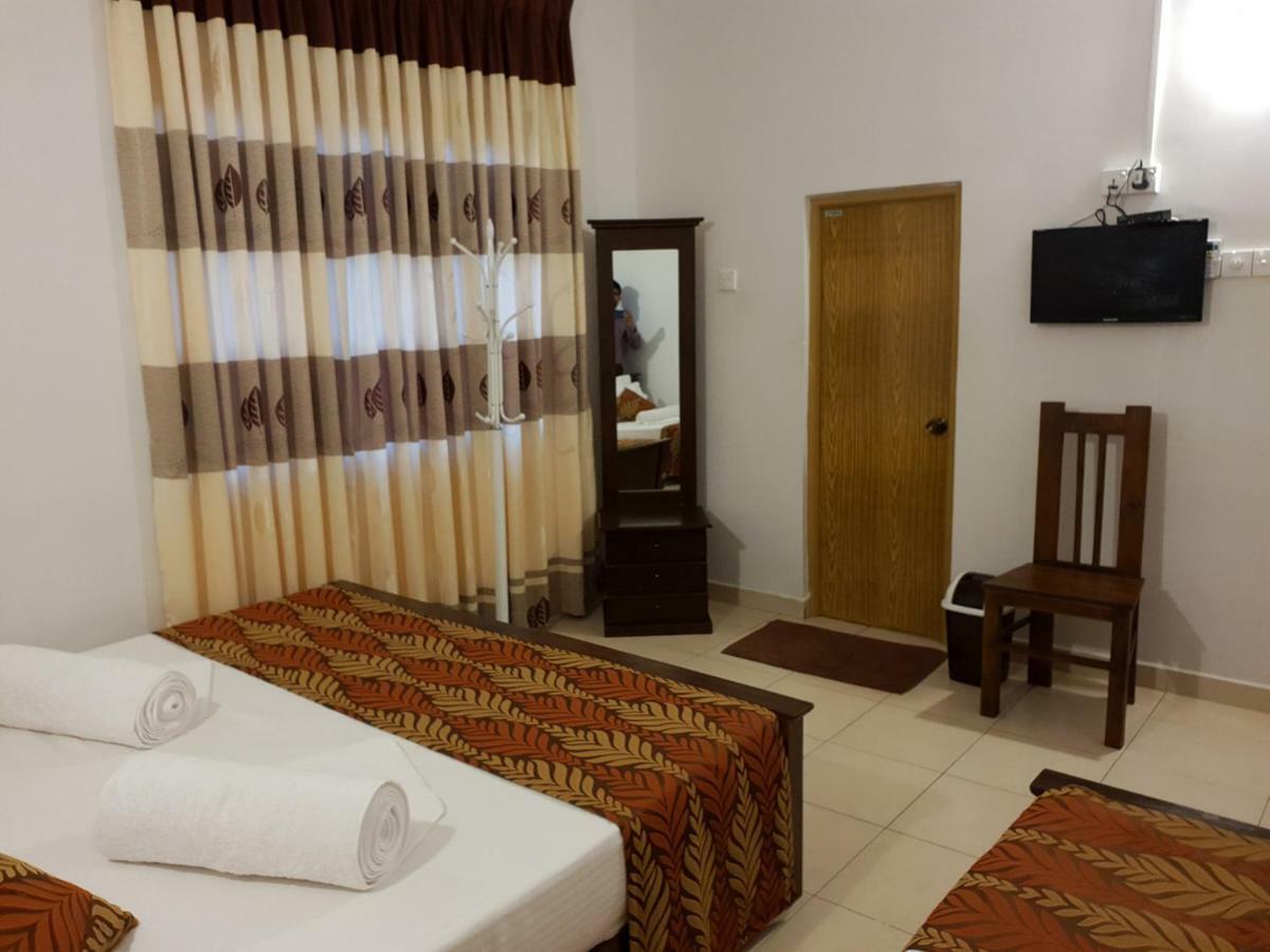 A And D Holiday Inn Anuradhapura Exterior foto