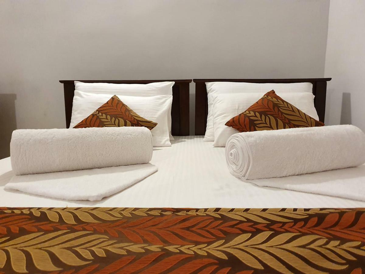 A And D Holiday Inn Anuradhapura Exterior foto