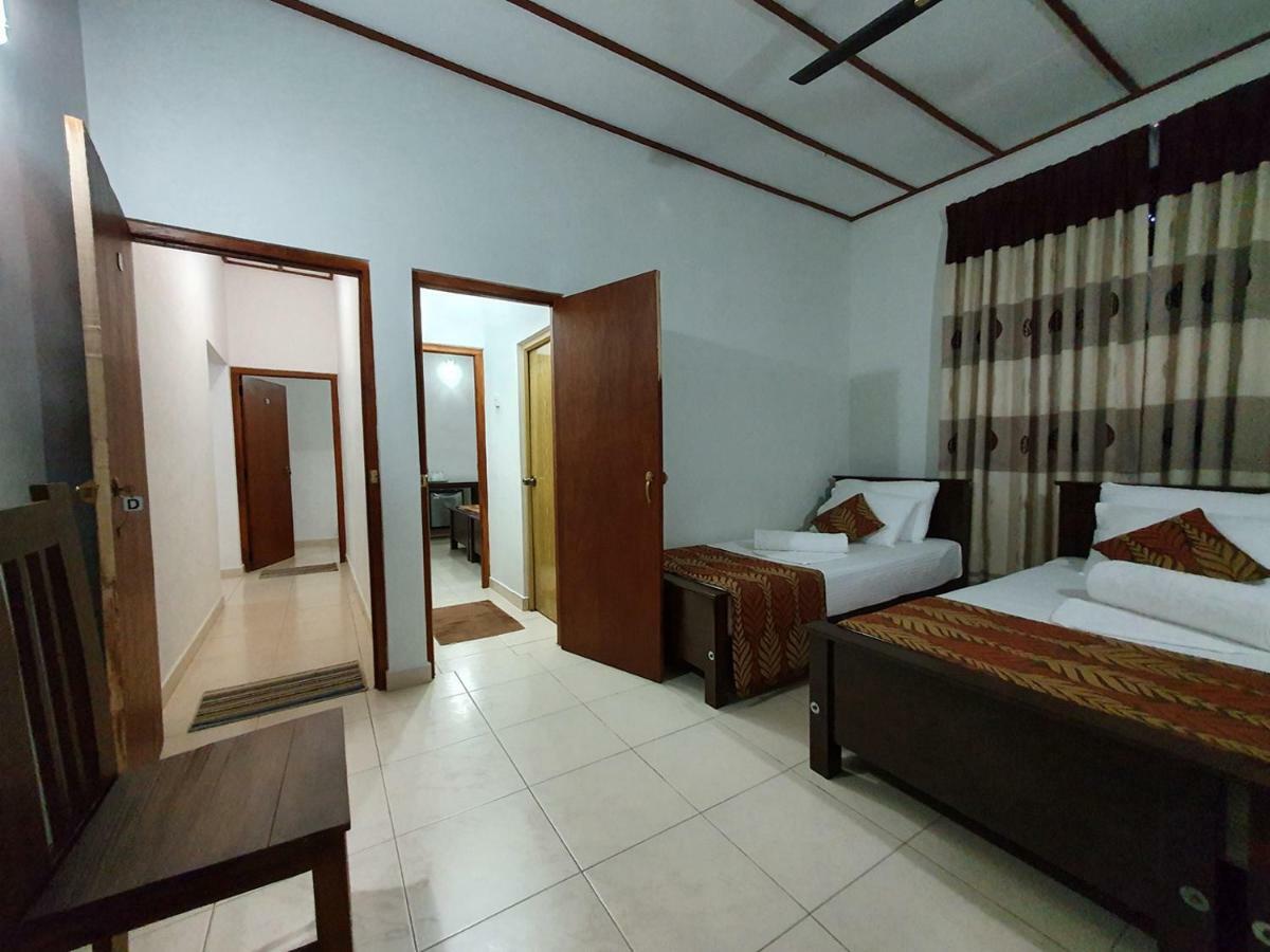 A And D Holiday Inn Anuradhapura Exterior foto