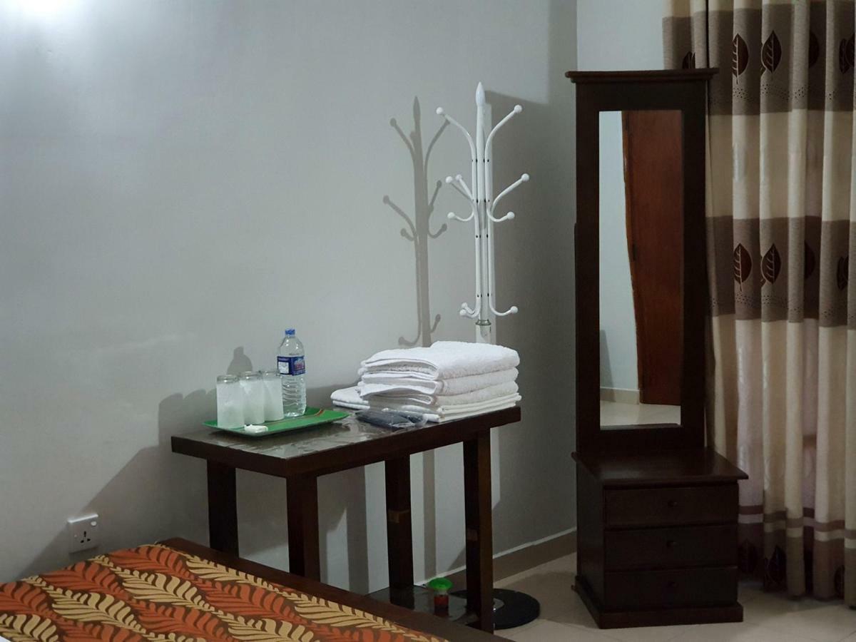 A And D Holiday Inn Anuradhapura Exterior foto