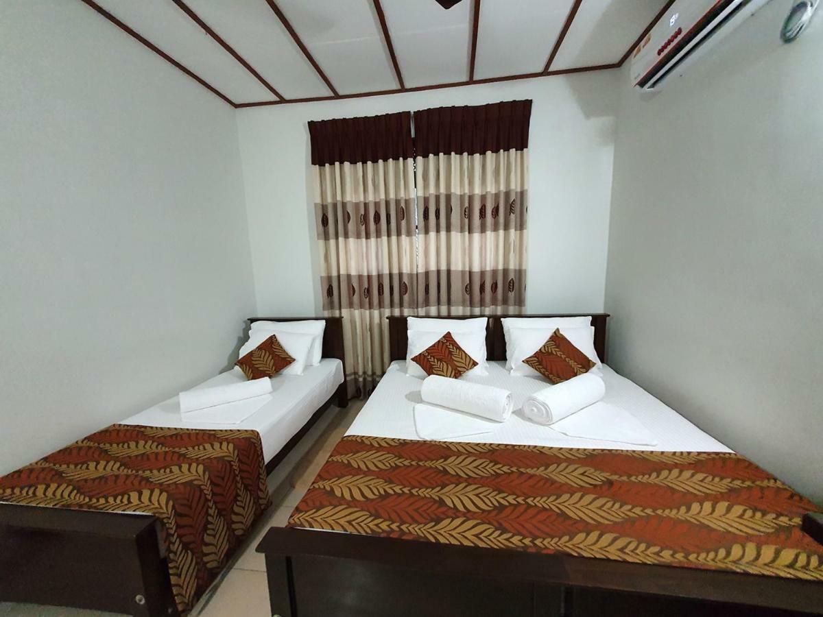 A And D Holiday Inn Anuradhapura Exterior foto