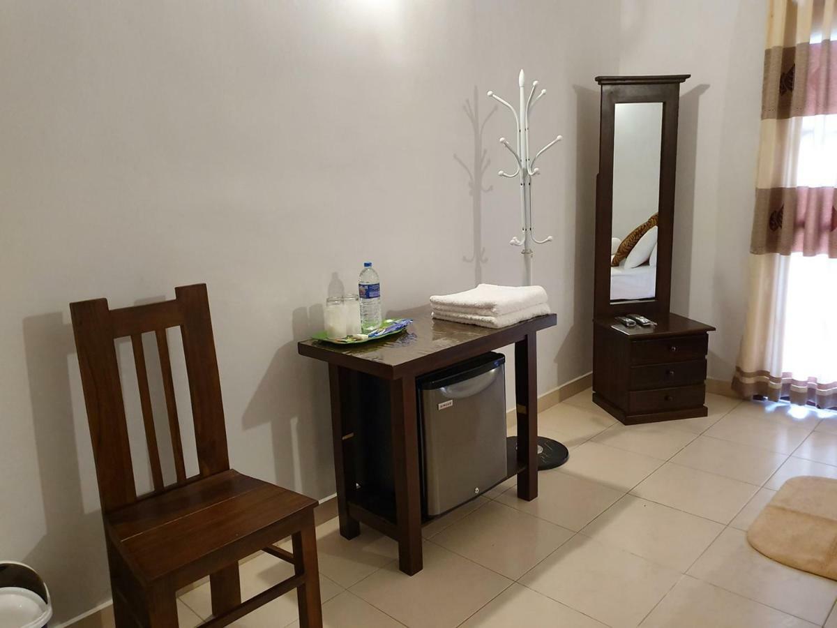 A And D Holiday Inn Anuradhapura Exterior foto