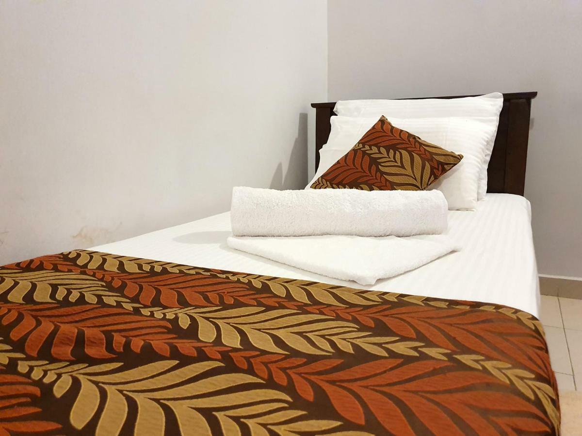 A And D Holiday Inn Anuradhapura Exterior foto