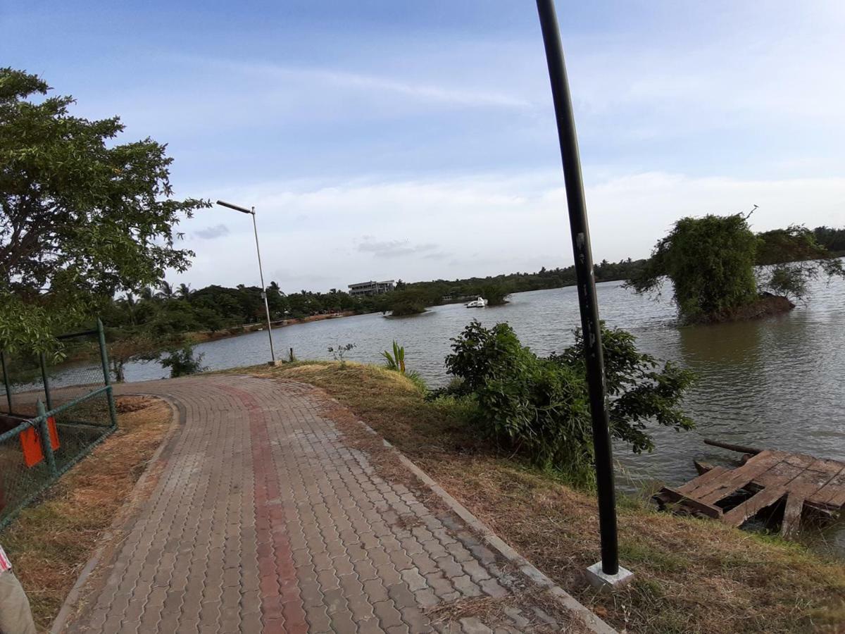A And D Holiday Inn Anuradhapura Exterior foto